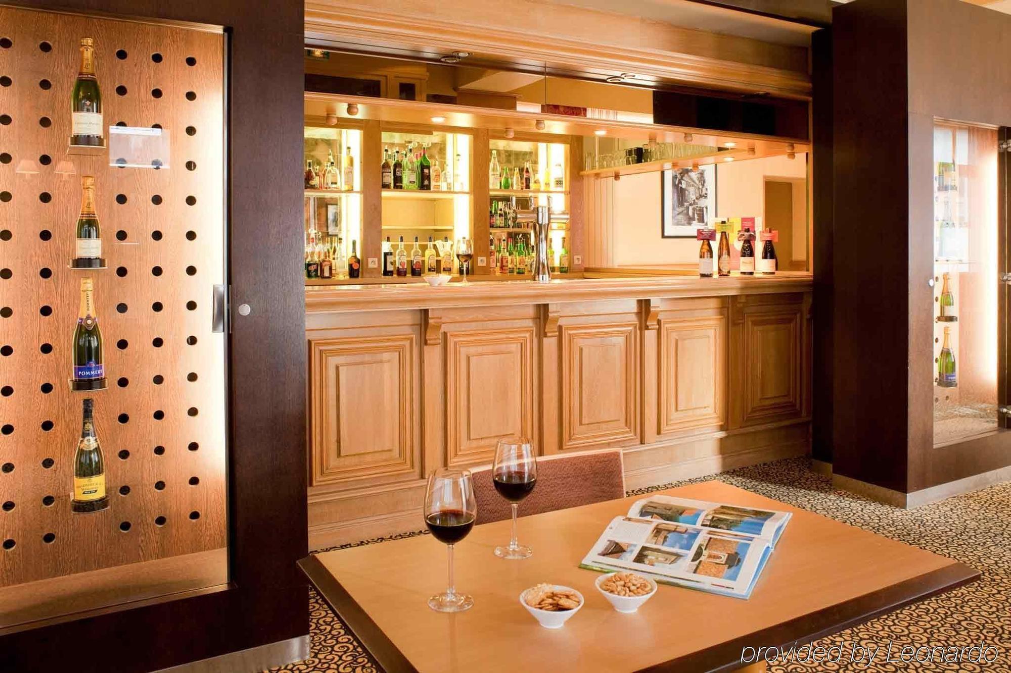 Mercure Calais Centre Ресторан фото
